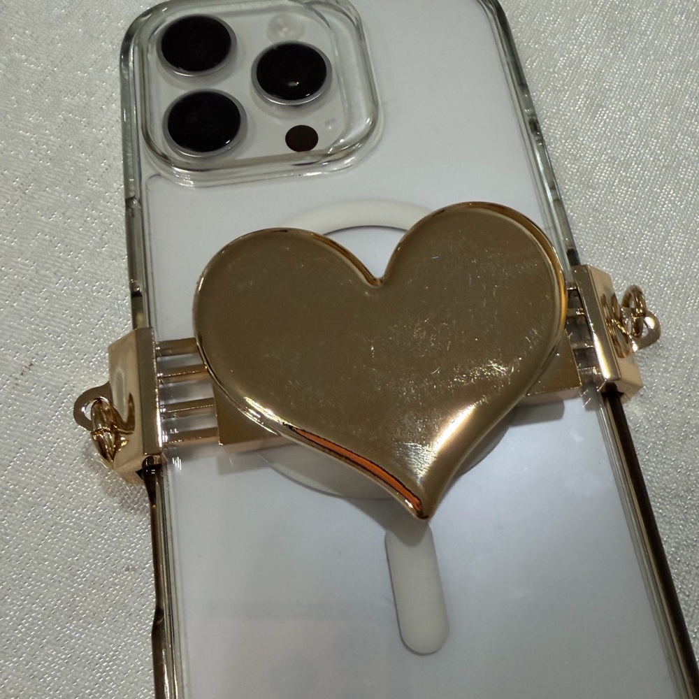 ShopEvelynne Gold Heart Phone Grip Case